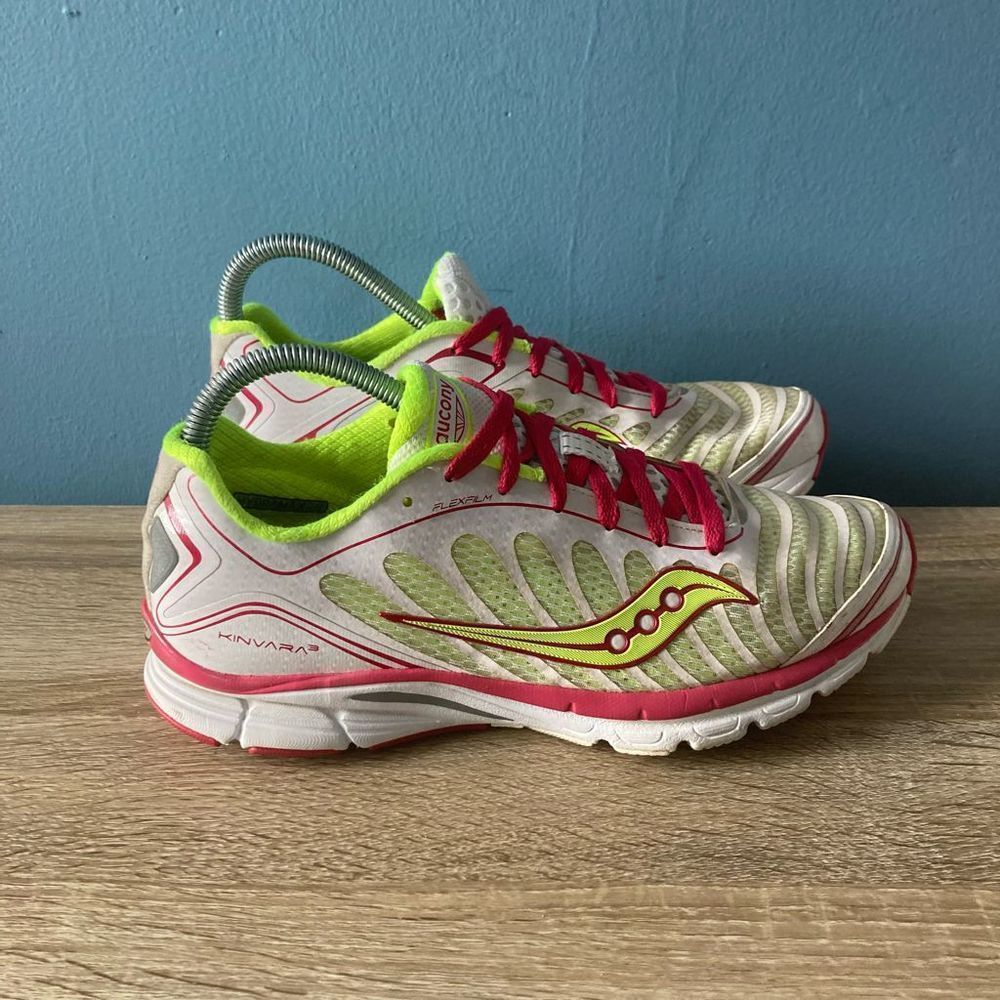 Saucony Progrid Kinvara 3 Yellow Pink Athletic Running Shoes Womens Size 8.5